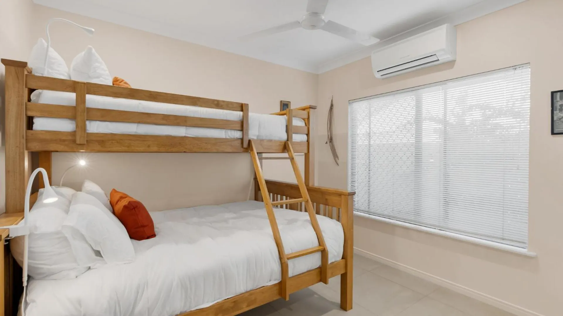 3-Bed Family Home With Pool & Bbq By The Beach Clifton Beach 0*,