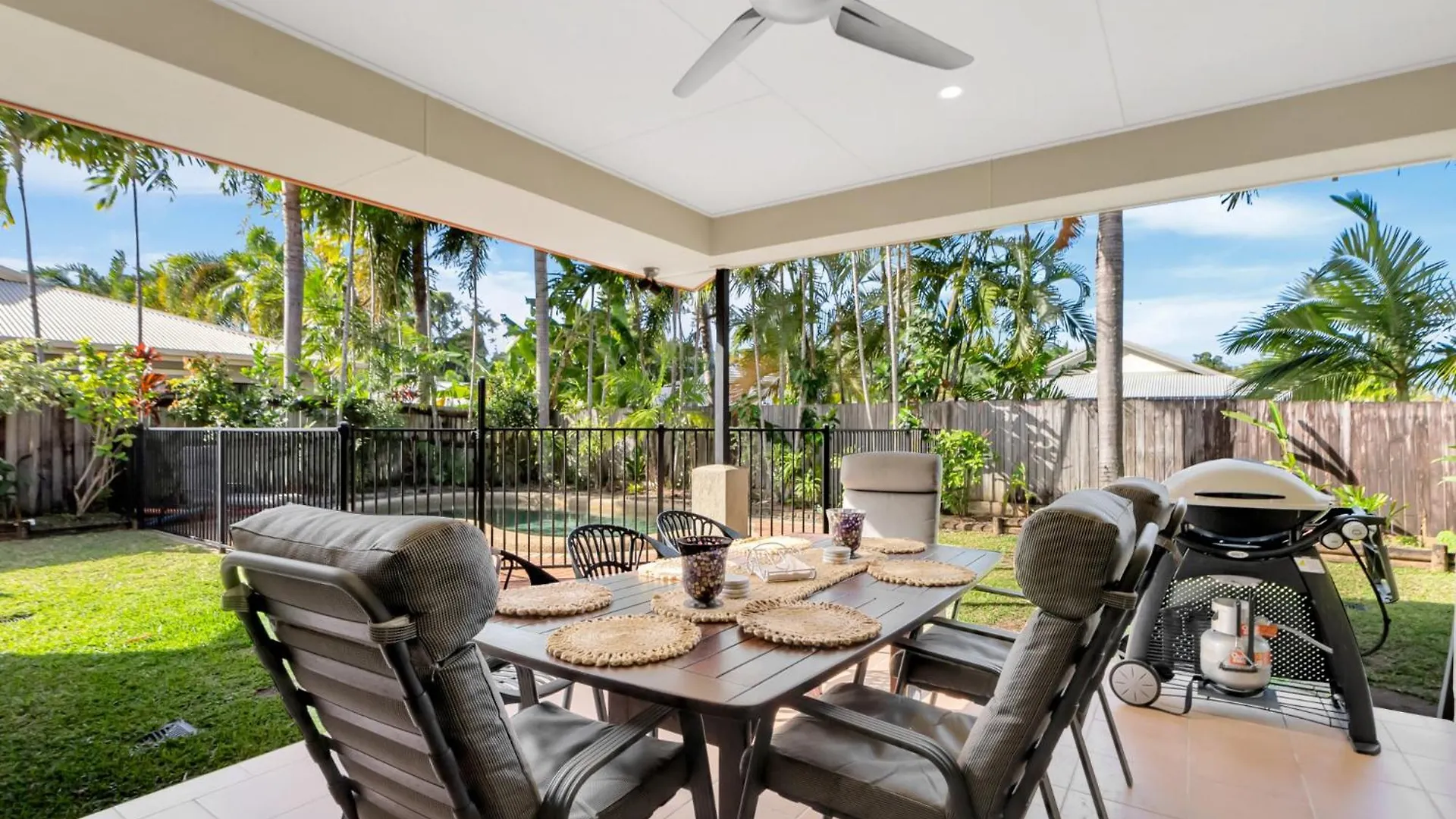 3-Bed Family Home With Pool & Bbq By The Beach Clifton Beach 0*,
