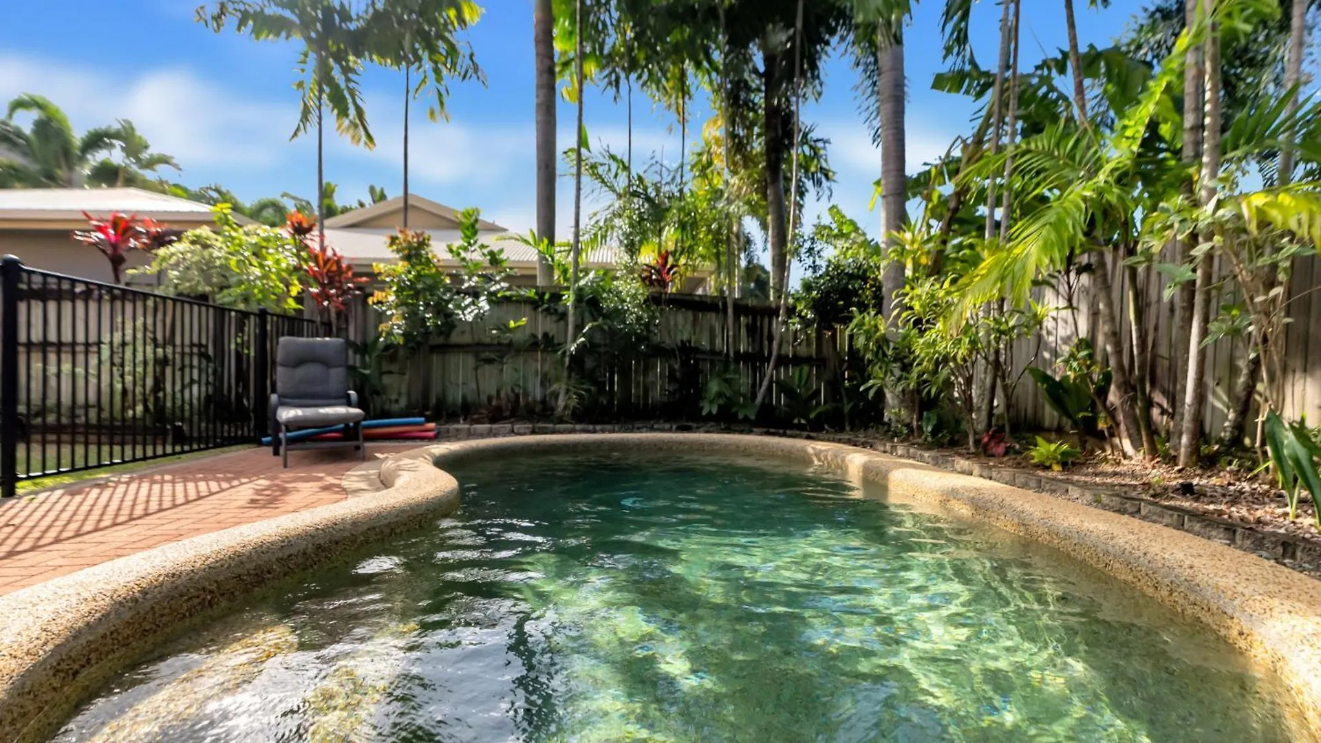 3-Bed Family Home With Pool & Bbq By The Beach Clifton Beach