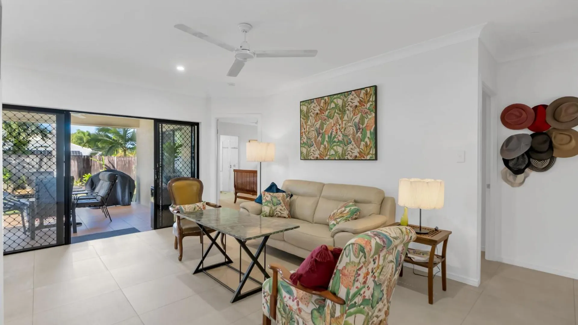 3-Bed Family Home With Pool & Bbq By The Beach Clifton Beach Holiday home