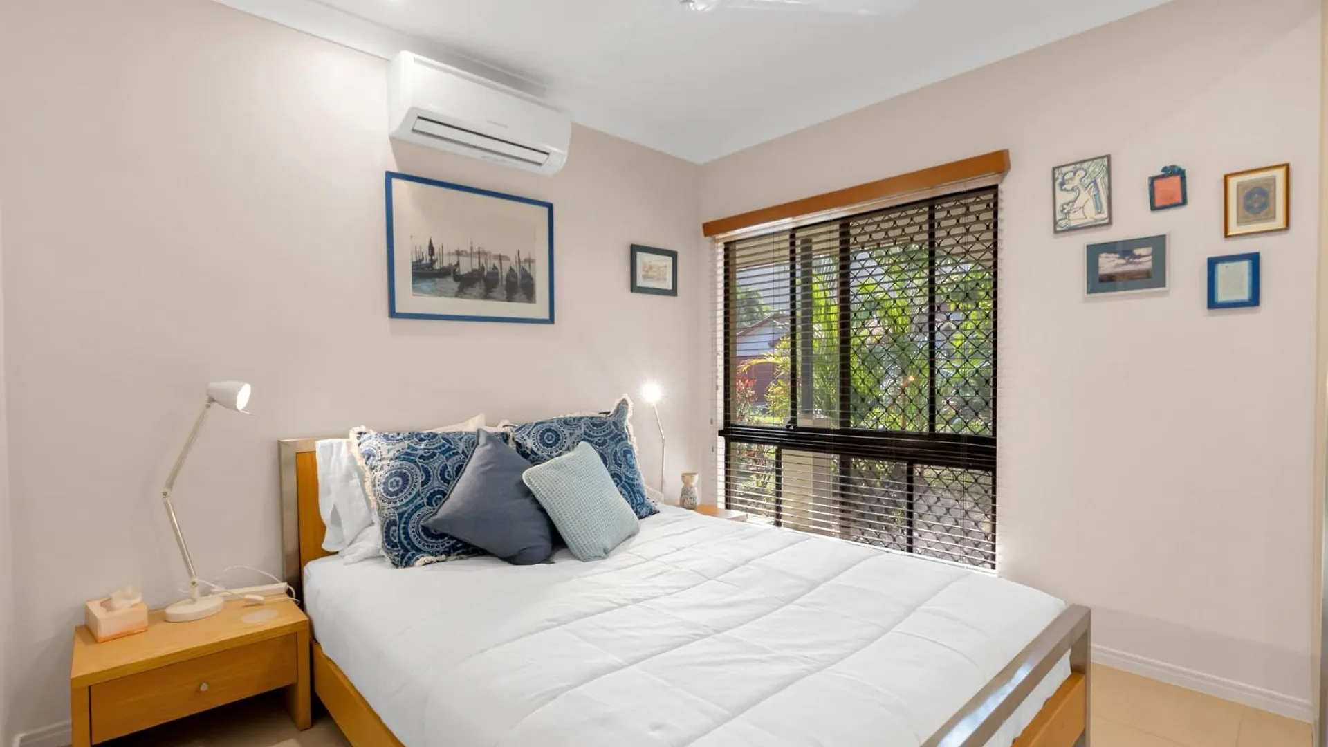 Holiday home 3-Bed Family Home With Pool & Bbq By The Beach Clifton Beach