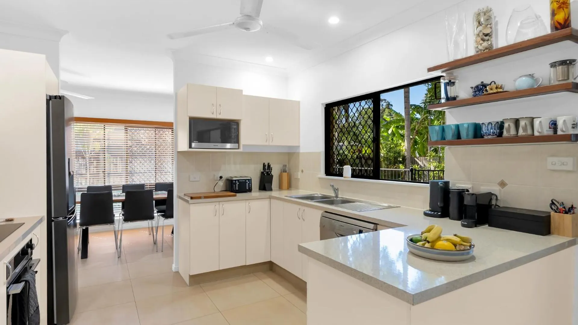 3-Bed Family Home With Pool & Bbq By The Beach Clifton Beach Australia